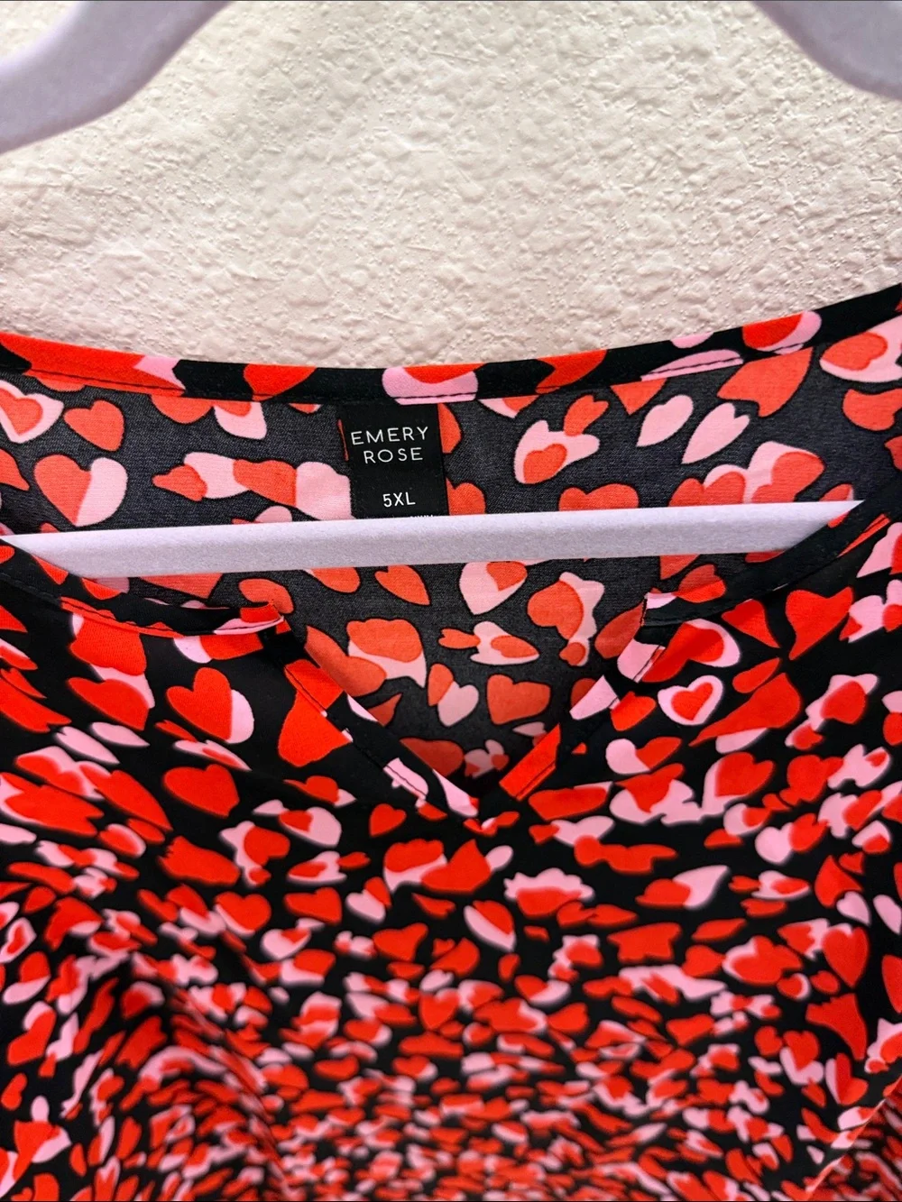 Heart-Print Flutter Sleeve Blouse in Black & Red